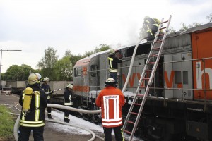 Feuerwehr beim löschen des Brandes, Foto: Hohaus