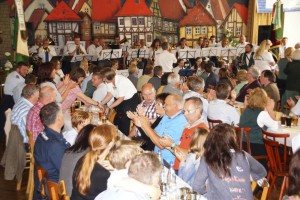 Voller Saal beim Schützenfrühstück