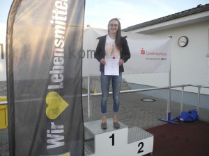 Lea Ahrens, Siegerin 400 m Hürden beim 2. LAV07-Laufabend am 18. Juni 2014.