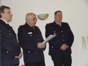 Beförderung Peter Bartels (rechts).
