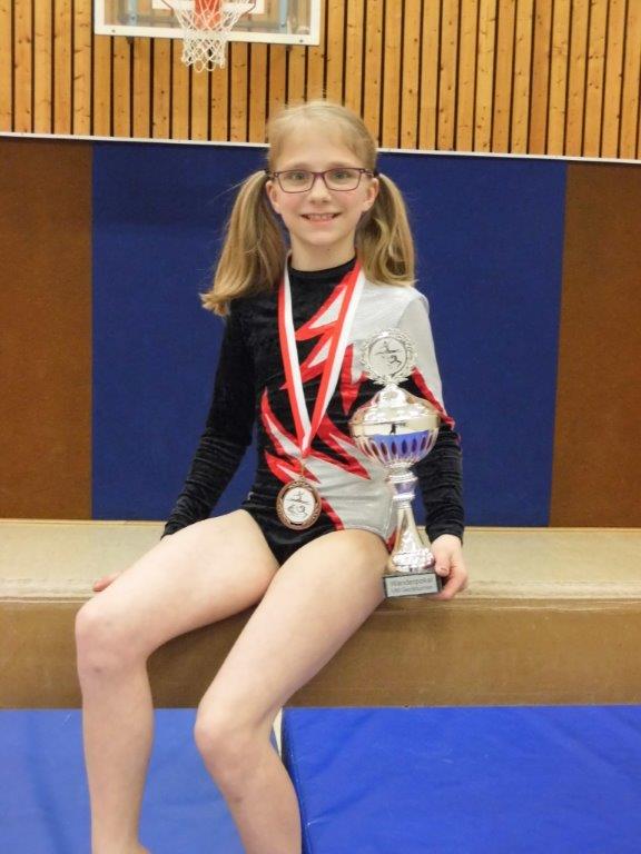 Julienne Weiske Vereinsmeisterin im Kunstturnen 2015