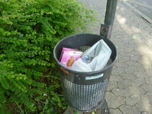 Hausmüll in öffentlichen Papierkörben