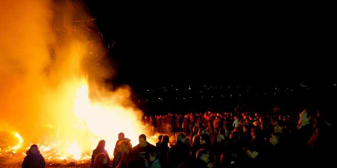 Osterfeuer am Weißen Stein