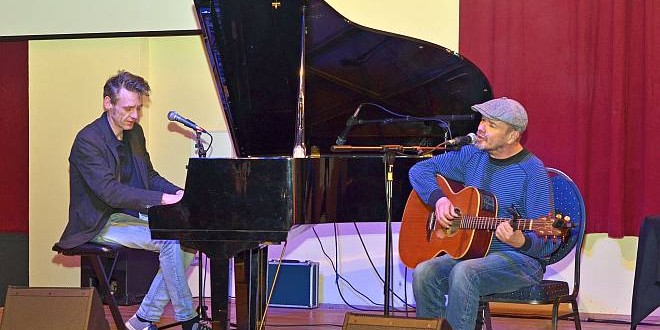 2 Liedermache der Extraklasse - Sven Panne (Piano Gesang , Piano) und Rüdiger Bierhorst (Gitarre, Gesang)