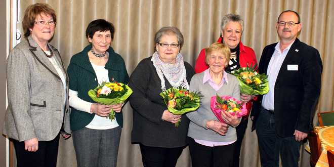 Foto von links: Margot Papendieck (2. Vors), Elvira Blankenburg, Gaby Seekircher, Ursel Friedrichs, Viola Anders und Joachim Probst (Geschäftsführer)