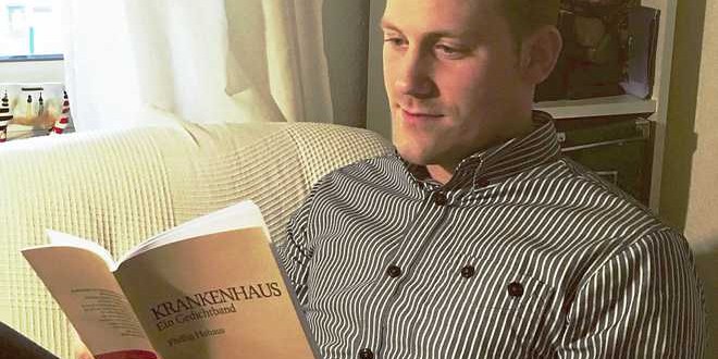 Phillip Hohaus bei der Vorstellung seines Gedichtbandes „Krankenhaus“