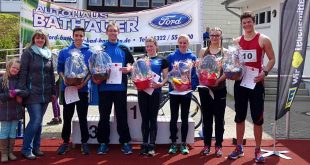 Siegerehrung Stabhochsprung: Überreichung der Präsentkörbe durch Frau Kerstin Huber vom EDEKA-Center am Güterbahnhof Bad Harzburg