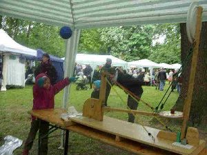 Mühlenfest - Auch die kleineren Kinder warfen auf die Scheibe