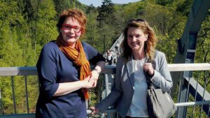 Staatssekretärin Daniela Behrens (links) und Landtagsabgeordnete Petra Emmerich-Kopatsch genießen die schöne Aussicht