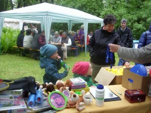 Mühlenfest - Beim Kauf der Enten bekam jeder schon einen Preis dazu