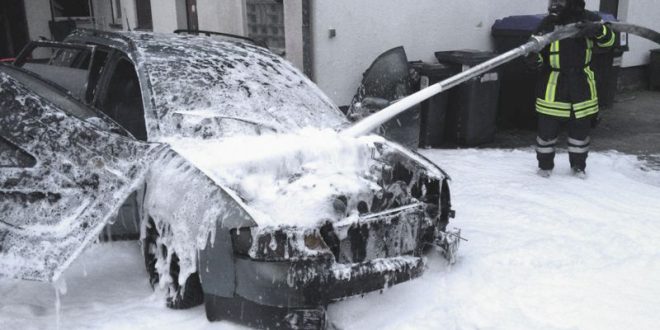 Brand eines PKW in der Goslarer Straße