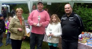 Mühlenfest - Die 1. Vorsitzende gratulierte den Mühlenkönigen Sven Grell