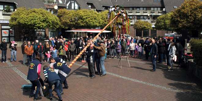 Maibaumaufstellen in Vienenburg