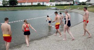 Anbaden im Schladener Freibad