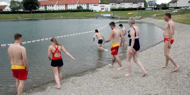 Anbaden im Schladener Freibad