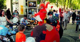 Zwei große und bunte Käfer erfreuten insbesondere die Kinder.