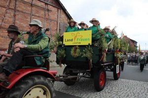 Umzug zur 950-Jahr-Feier in Lochtum