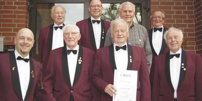 von links nach rechts - vordere Reihe: Martin Bolik (1.Vorsitzender), Karl Knak, Hans Joachim Deike, Erwin Gottwald hintere Reihe: Manfred Loose, Martin Gottwald, Gunnar Vollprecht, Hans-Joachim Herrmann (2. Vorsitzender)