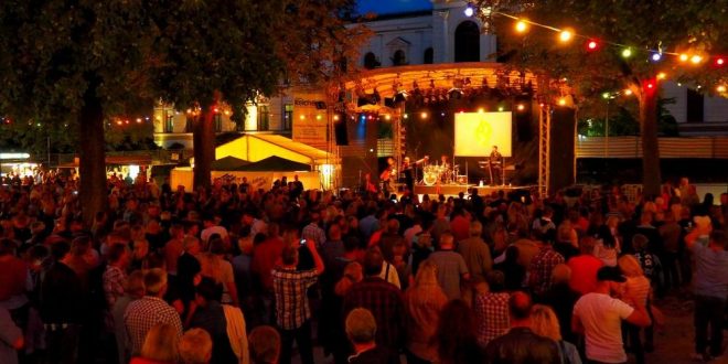Rockkonzert: Blick auf die Showbühne