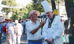 Klutt und der Moderator im Gespräch