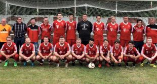 SV Schladen obere Reihe von links nach rechts: Lutz Bertram, Hans-Jürgen Stellmach, Alexander Jegel, Jan-Hendrik Specht, Luca Brandes, Thimon Eggers, Jan Bracke, Lukas Hennig, Jan Fischer, Marco Hütten, Timo Furchert, Thomas Bracke. Untere Reihe von links nach rechts: Philipp Schliephake, Andreas Wunder, René Wistuba, Alexander Wunder, Waldemar Egel, Driton Idrizaj, Maximilian Boedecker, Niklas Bock, Arton Preteni, Jan Kähnert.