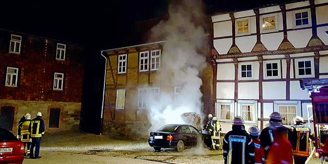 FFW Hornburg löscht PKW-Brand