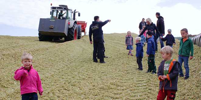 Kindergarten Löwenzahn besuchte Biogasanlage