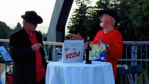 Kabarett spielt in den Baumwipfeln