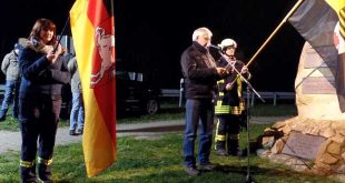 Lothar Engler bei seiner Rede auf der traditionellen Grenzöffnungsveranstaltung am Grenzdankmal Stapelburg