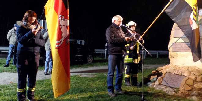 Lothar Engler bei seiner Rede auf der traditionellen Grenzöffnungsveranstaltung am Grenzdankmal Stapelburg