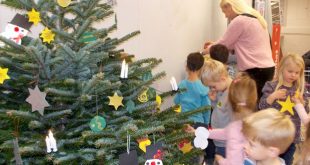 kita ohlhof schmückt weihnachtsbaum