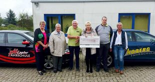 Von links: Gabriela Schacht (Leiterin StVA und stv. Vorsitzende Verkehrswacht GS), Brigitte Schacht (Teilnehmerin), Peter Scheffel (Vorsitzender Verkehrswacht GS Stadt & Land eV), Thomas Hippler (Fahrsicherheitstrainer), Angelika Hoberg (Fahrschule Hoberg).