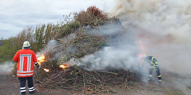 Osterfeuer in Wehre