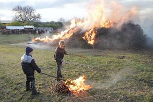 Osterfeuer in Lochtum