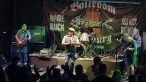 Nick Young/ACDC-Coverband auf der Schlangenfarm Schladen