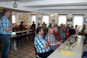 Andreas Weihe begrüßt die Gäste