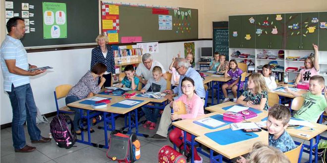 Lesekinder bei Lesen macht Spaß