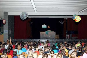 Isabella und das Geheimnis des Leuchtturms auf der Bühne.