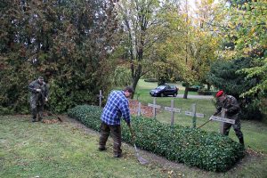 Kriegsgräberpflegeeinsatz