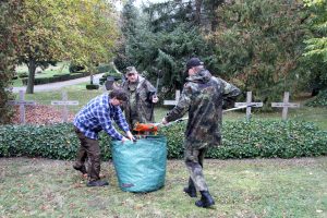 Kriegsgräberpflegeeinsatz